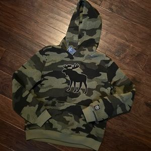 NWT Abercrombie boys 13/14 fleece Camo hoodie